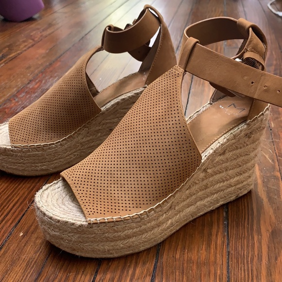 NWOT Marc fisher wedges - Picture 3 of 4